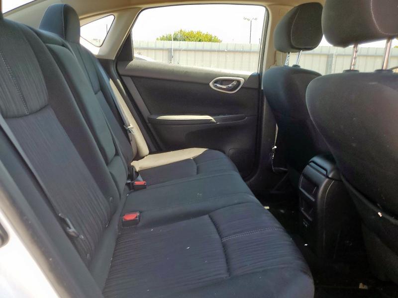 3N1AB7AP8JY295880 - 2018 NISSAN SENTRA S WHITE photo 10