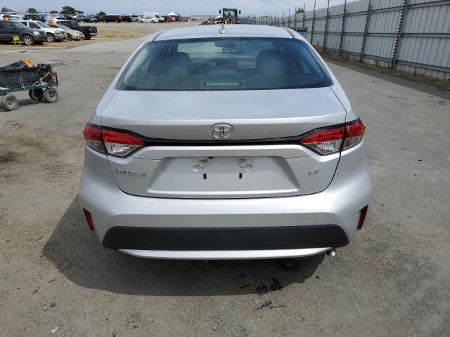5YFEPMAE3NP325385 - 2022 TOYOTA COROLLA LE SILVER photo 6