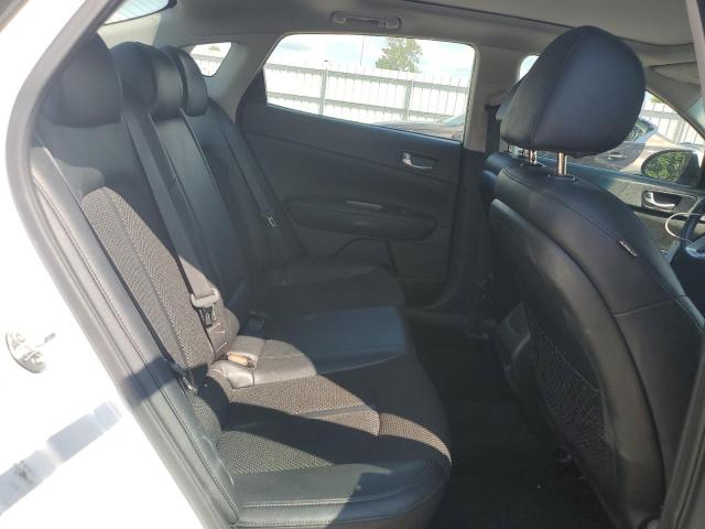 5XXGT4L33KG282087 - 2019 KIA OPTIMA LX WHITE photo 10