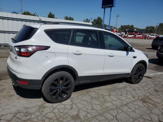 1FMCU0GD7JUD36308 - 2018 FORD ESCAPE SE WHITE photo 3