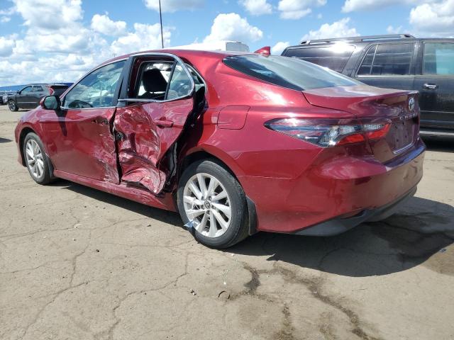 4T1C11AK9NU069930 - 2022 TOYOTA CAMRY LE RED photo 2