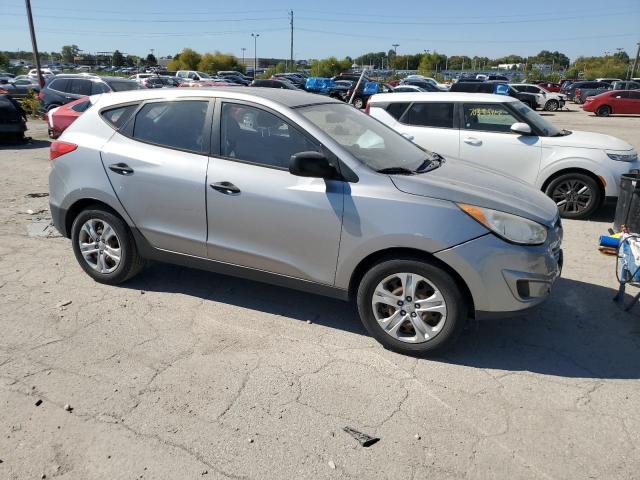 KM8JT3AB2BU159946 - 2011 HYUNDAI TUCSON GL SILVER photo 4