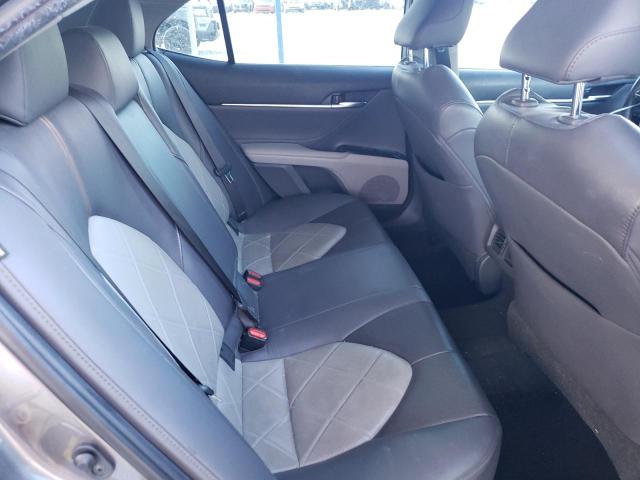 4T1BZ1HK6JU009561 - 2018 TOYOTA CAMRY XSE 灰色 照片 10