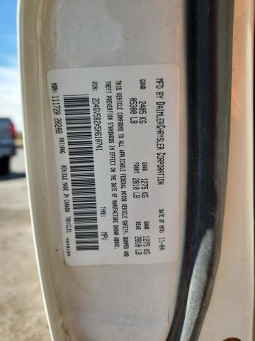 2D4GV582X5H610741 - 2005 DODGE MAGNUM R/T WHITE photo 13