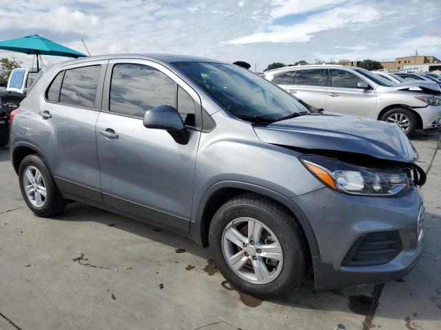 3GNCJKSB8LL323733 - 2020 CHEVROLET TRAX LS GRAY photo 4