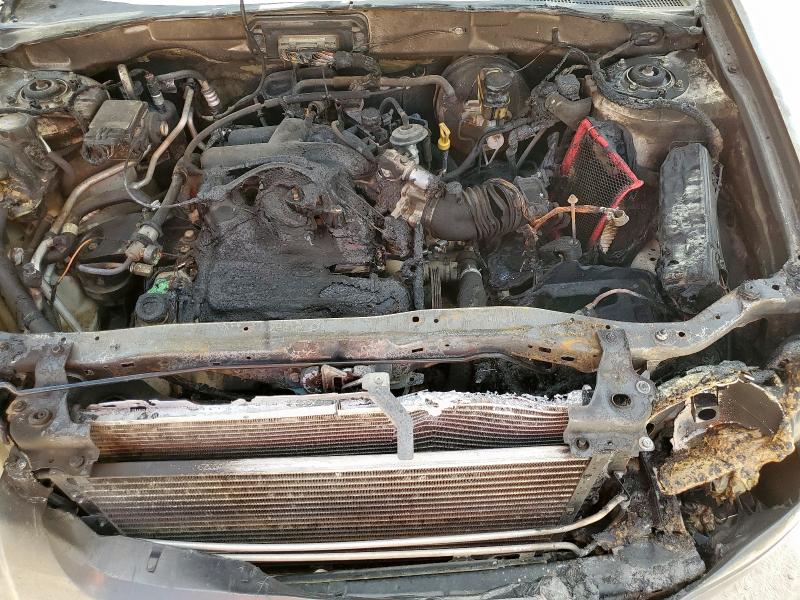 1FMYU03154KB52292 - 2004 FORD ESCAPE XLT 银色 照片 11