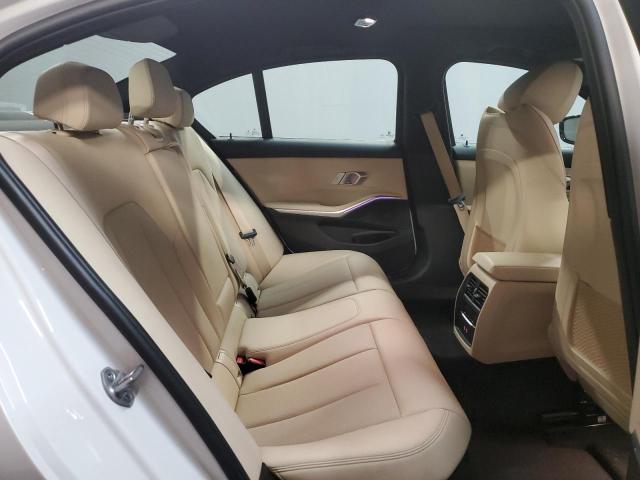 3MW5R7J09N8C54514 - 2022 BMW 330XI WHITE photo 10