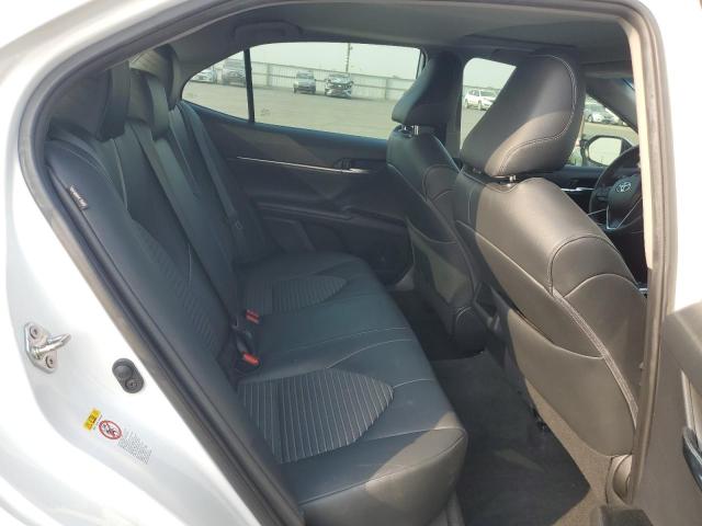 4T1B11HKXKU207150 - 2019 TOYOTA CAMRY L WHITE photo 10