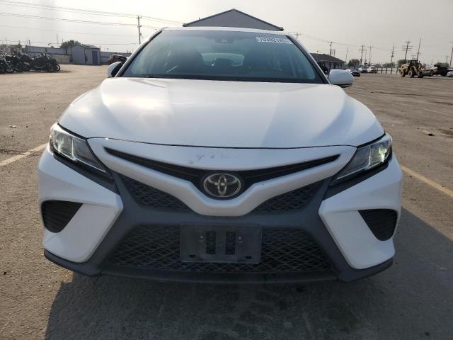 4T1B11HKXKU207150 - 2019 TOYOTA CAMRY L WHITE photo 5