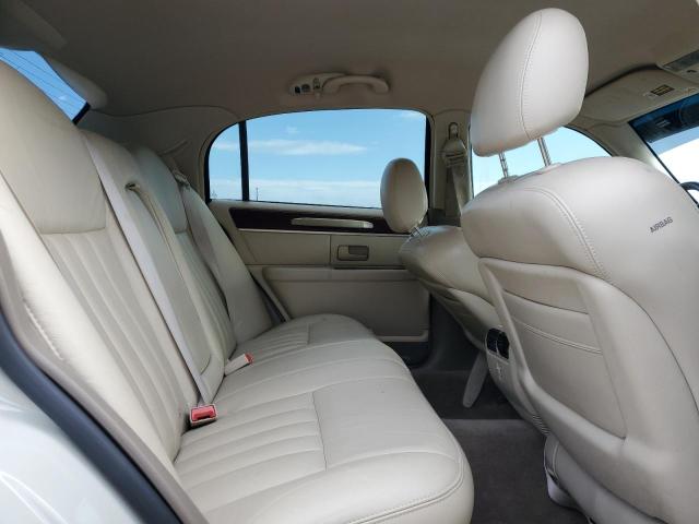1LNHM81W04Y672393 - 2004 LINCOLN TOWN CAR EXECUTIVE WHITE photo 10