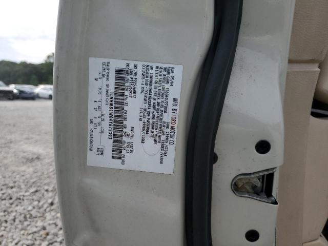 1LNHM81W04Y672393 - 2004 LINCOLN TOWN CAR EXECUTIVE WHITE photo 12