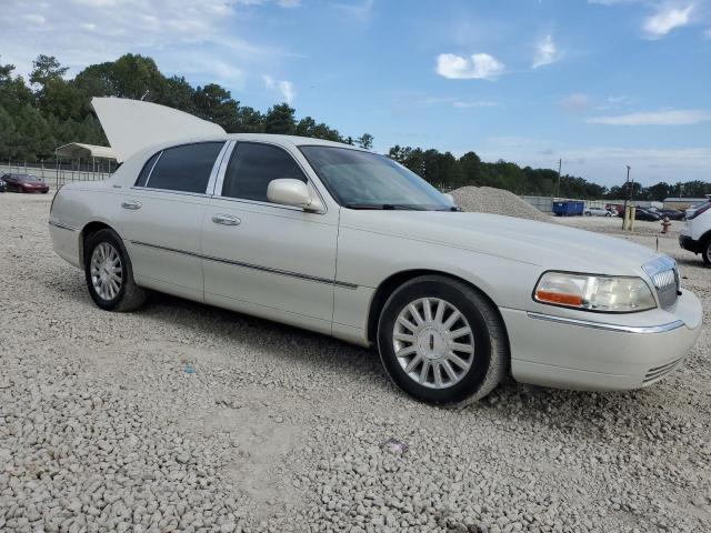 1LNHM81W04Y672393 - 2004 LINCOLN TOWN CAR EXECUTIVE WHITE photo 4