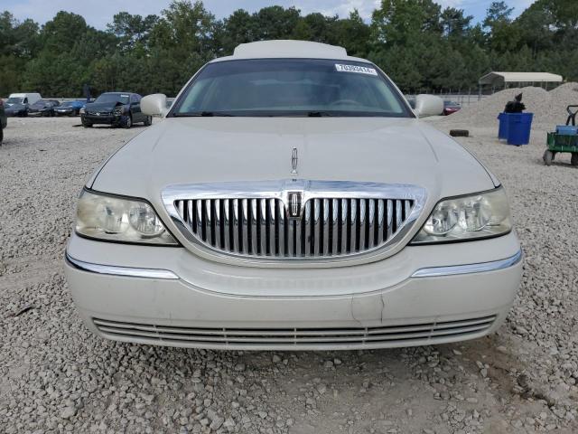 1LNHM81W04Y672393 - 2004 LINCOLN TOWN CAR EXECUTIVE WHITE photo 5