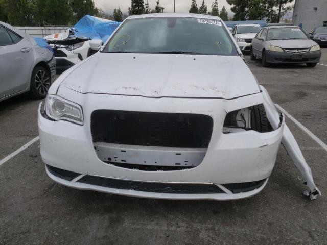 2C3CCAAG8HH584536 - 2017 CHRYSLER 300 LIMITED WHITE photo 5