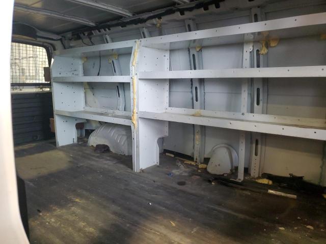 1GCWGBFP5J1335093 - 2018 CHEVROLET EXPRESS G2 Weiß Foto 11