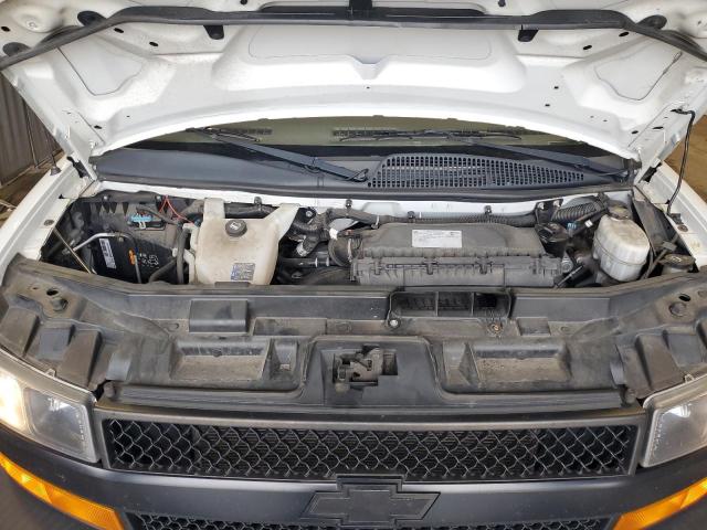 1GCWGBFP5J1335093 - 2018 CHEVROLET EXPRESS G2 Weiß Foto 12