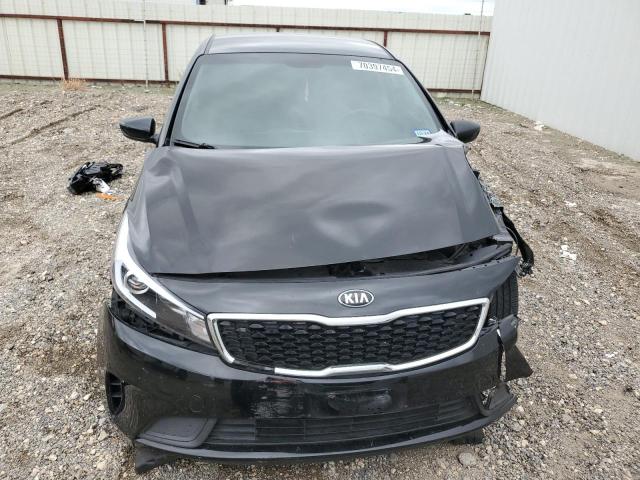 3KPFL4A75JE226385 - 2018 KIA FORTE LX BLACK photo 5