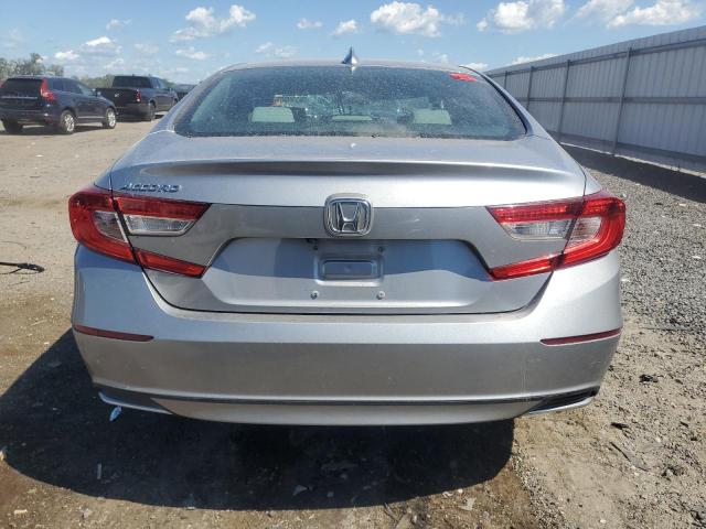 1HGCV1F14JA238077 - 2018 HONDA ACCORD LX Արծաթագույն լուսանկար 6