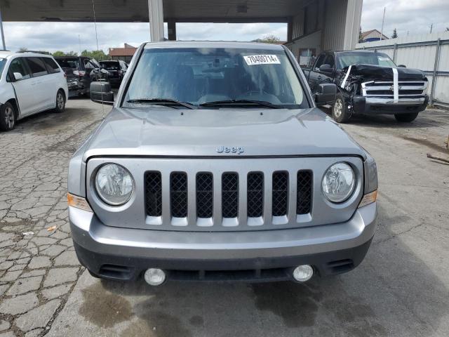 1C4NJRFB9GD630764 - 2016 JEEP PATRIOT LATITUDE GRAY photo 5