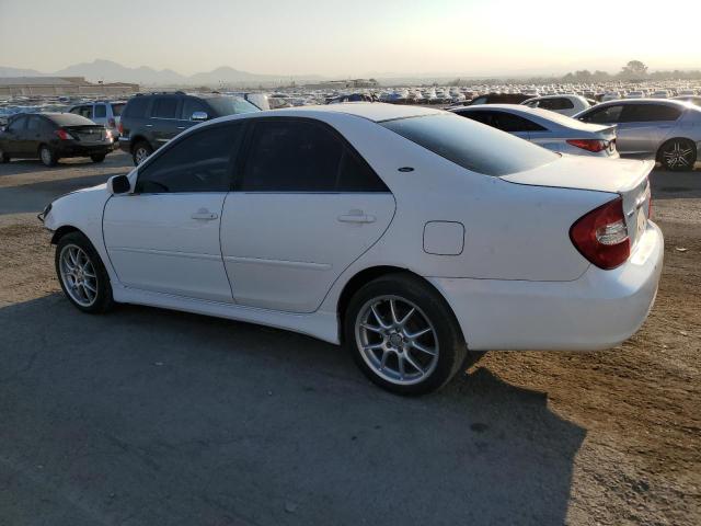 JTDBE32K030240339 - 2003 TOYOTA CAMRY LE WHITE photo 2