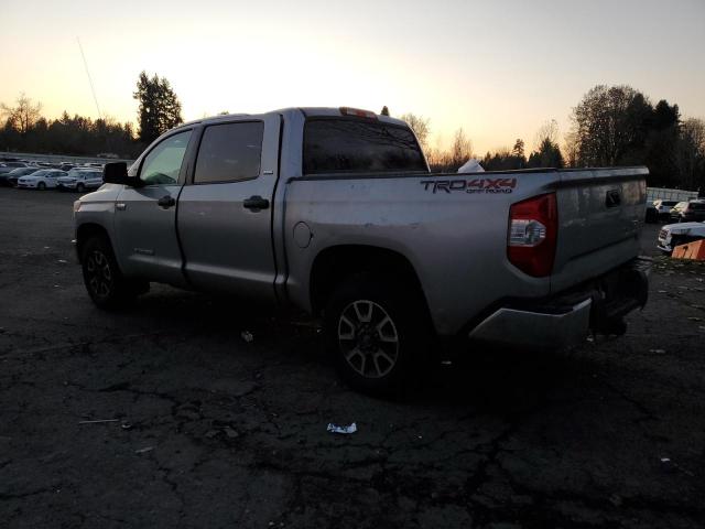 5TFDY5F10FX431722 - 2015 TOYOTA TUNDRA CREWMAX SR5 SILVER photo 2