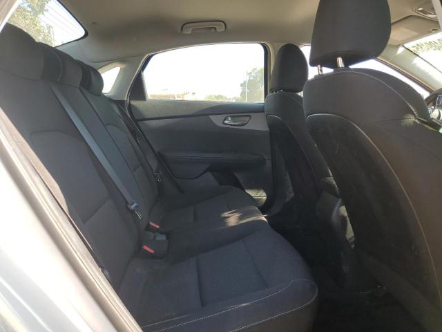 3KPF24ADXKE120654 - 2019 KIA FORTE FE WHITE photo 10