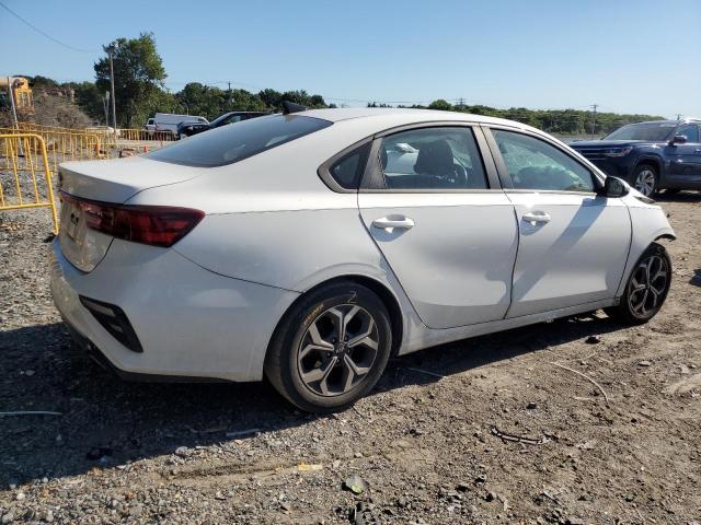 3KPF24ADXKE120654 - 2019 KIA FORTE FE WHITE photo 3