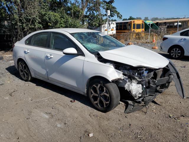 3KPF24ADXKE120654 - 2019 KIA FORTE FE WHITE photo 4