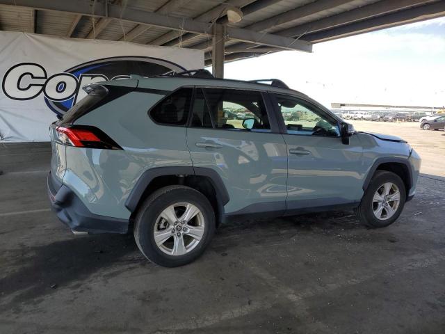 2T3W1RFVXMW146843 - 2021 TOYOTA RAV4 XLE SILVER photo 3