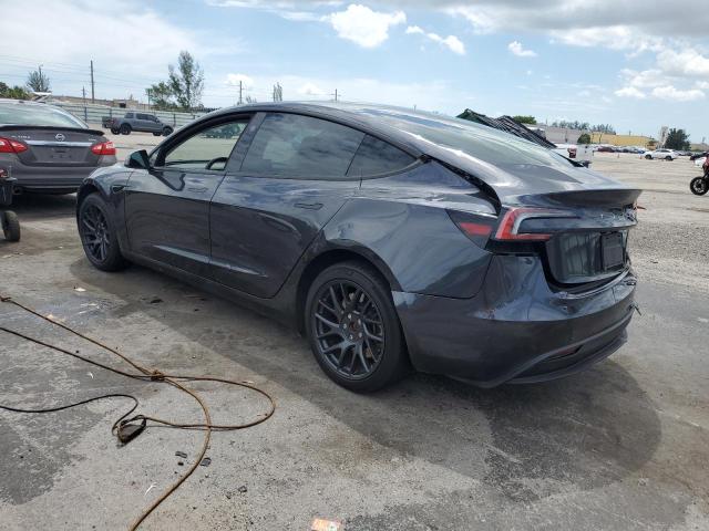 5YJ3E1EA9RF765096 - 2024 TESLA MODEL 3 Gris foto 2