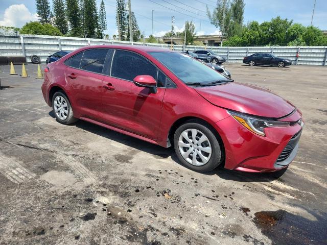 5YFB4MDE2PP001189 - 2023 TOYOTA COROLLA LE أحمر صورة 4