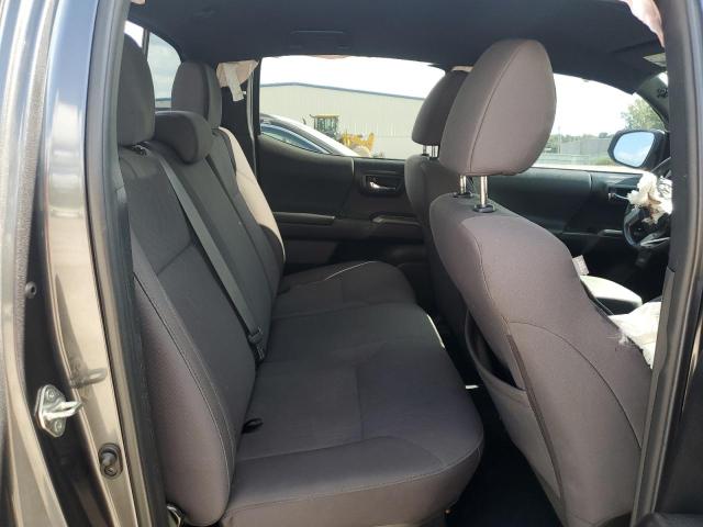 3TMDZ5BN9JM045644 - 2018 TOYOTA TACOMA DOUBLE CAB Gris photo 10