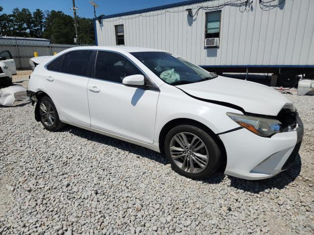4T1BF1FK9GU587917 - 2016 TOYOTA CAMRY LE WHITE photo 4