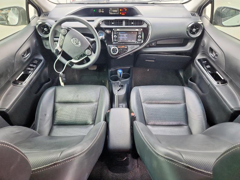 JTDKDTB33J1608208 - 2018 TOYOTA PRIUS C თეთრი ფოტო 8