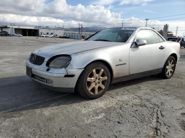 WDBKK47F9WF016285 - 1998 MERCEDES-BENZ SLK 230 KOMPRESSOR SILVER photo 1