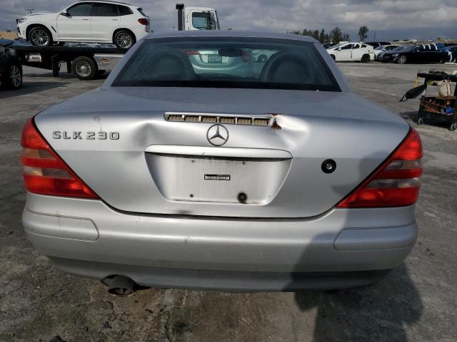 WDBKK47F9WF016285 - 1998 MERCEDES-BENZ SLK 230 KOMPRESSOR SILVER photo 6