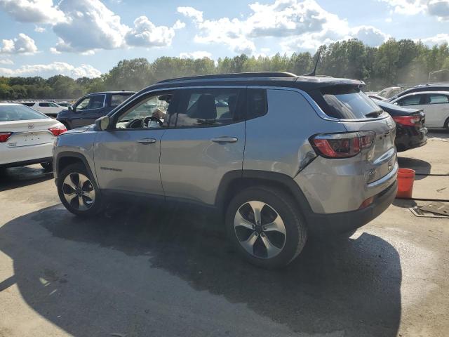 3C4NJDBB3JT117004 - 2018 JEEP COMPASS LATITUDE فضي صورة 2