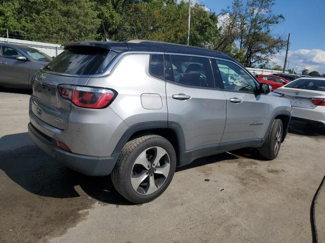 3C4NJDBB3JT117004 - 2018 JEEP COMPASS LATITUDE فضي صورة 3