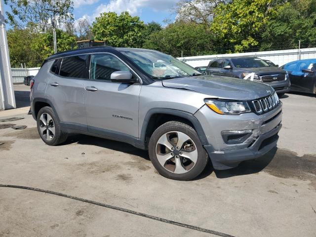 3C4NJDBB3JT117004 - 2018 JEEP COMPASS LATITUDE فضي صورة 4