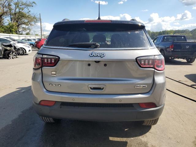 3C4NJDBB3JT117004 - 2018 JEEP COMPASS LATITUDE فضي صورة 6
