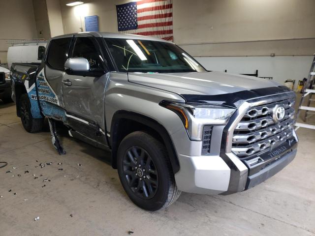 5TFNA5DB5PX085463 - 2023 TOYOTA TUNDRA CREWMAX PLATINUM Silber Foto 4
