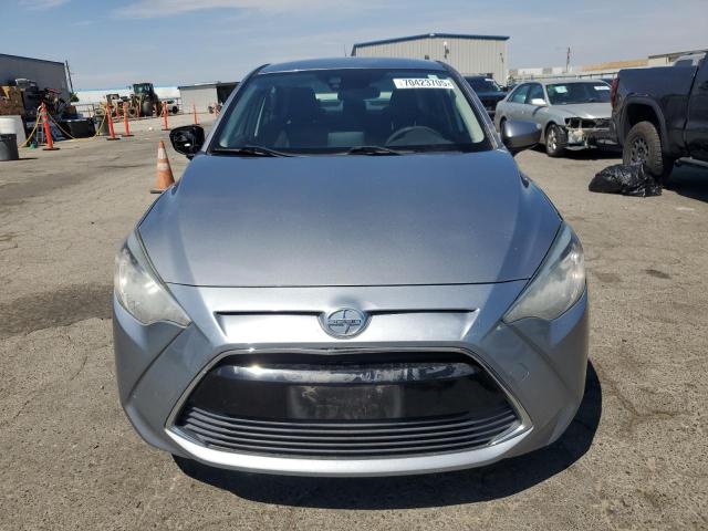 3MYDLBZV1GY117087 - 2016 TOYOTA SCION IA SILVER photo 5