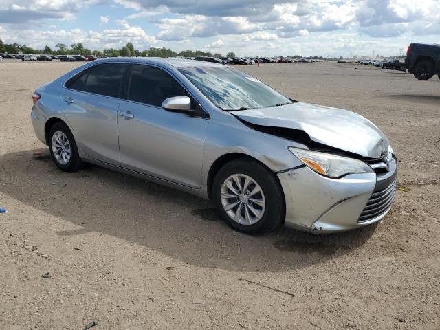 4T4BF1FK4GR543569 - 2016 TOYOTA CAMRY LE SILVER photo 4