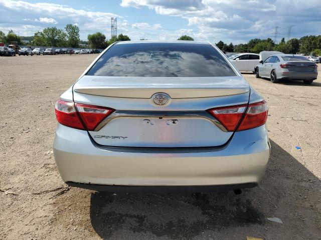 4T4BF1FK4GR543569 - 2016 TOYOTA CAMRY LE SILVER photo 6