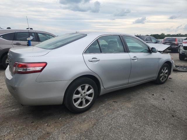 4T1BF3EK3AU088938 - 2010 TOYOTA CAMRY BASE SILVER photo 3