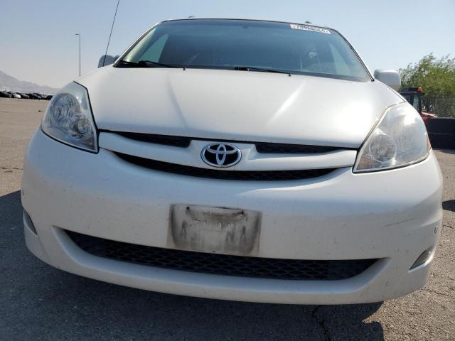 5TDYK4CC8AS330669 - 2010 TOYOTA SIENNA XLE WHITE photo 5