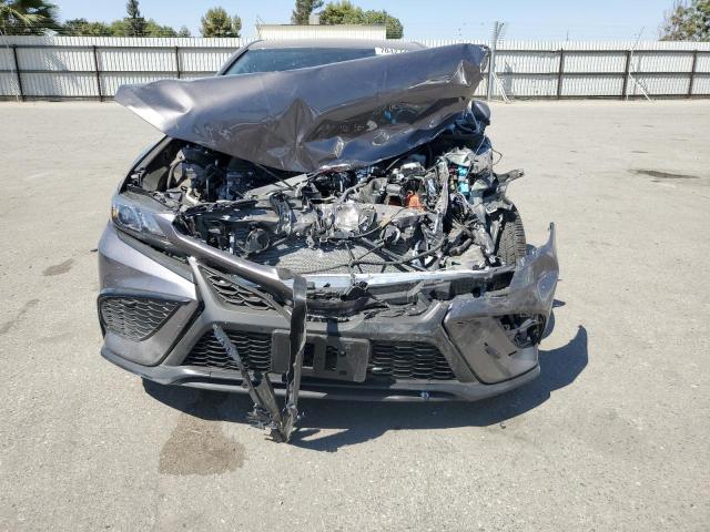 4T1G11AK8RU907792 - 2024 TOYOTA CAMRY SE NIGHT SHADE GRAY photo 5