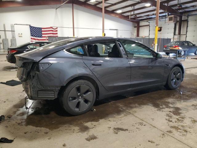 5YJ3E1EB0NF112997 - 2022 TESLA MODEL 3 GRAY photo 3