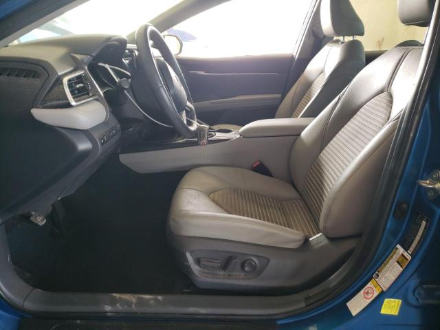 4T1B11HK7JU120126 - 2018 TOYOTA CAMRY L BLUE photo 7