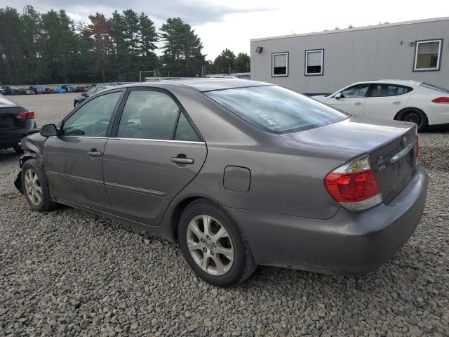 4T1BE30K05U539260 - 2005 TOYOTA CAMRY LE GRAY photo 2